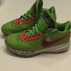 Nike Lebron 20 Stocking Stuffer Size 5Y